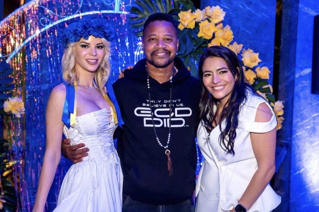 0-4-2-krystyna-laukien-cuba-gooding-jr--anirays-camino